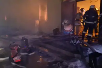 Видео: в Актобе горел крытый рынок «Алан» 