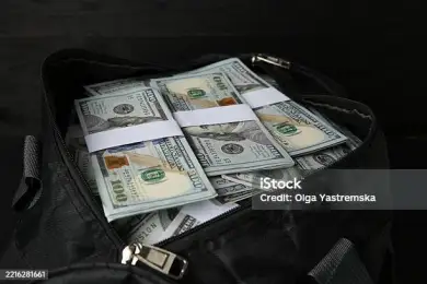Гражданам Узбекистана вернули половину от контрабандных долларов 