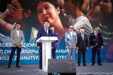 Министр просвещения поздравил казахстанских школьников