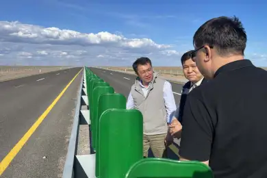 Министр транспорта Казахстана пригрозил штрафами после поездки по ремонтируемым дорогам 
