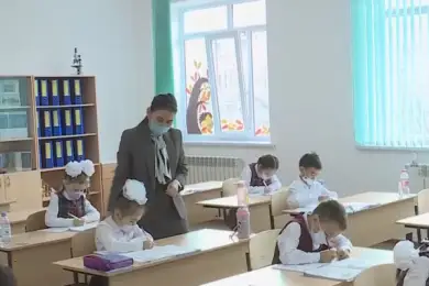 В Казахстане школьникам и студентам разрешили вернуться в школы и вузы 