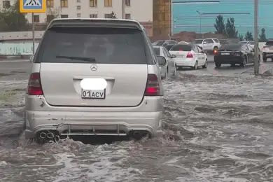 «Очистные сооружения 14-летней давности»: Касымбек о потопах в Астане после дождей 