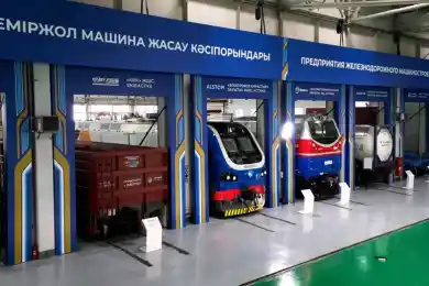 Президент Казахстана посетил в Астане локомотивный завод