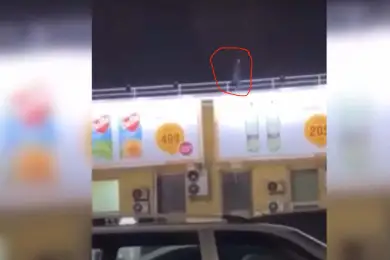 В Алматы парень хотел спрыгнуть с крыши из-за безответной любви - видео 