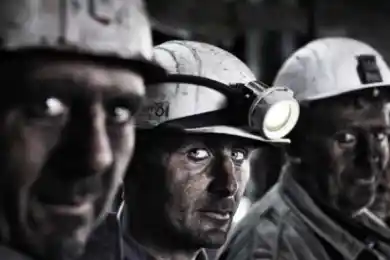 Депутаты предложили снизить пенсионный ценз для казахстанцев, работающих во вредных условиях