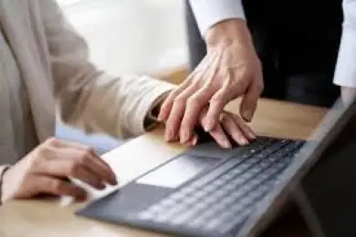 В Казахстане предлагают наказывать за харрасмент на работе 
