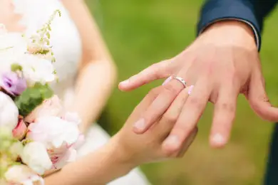 Казахстанцы стали чаще жениться, Минюст намерен сократить сроки заключения брака 