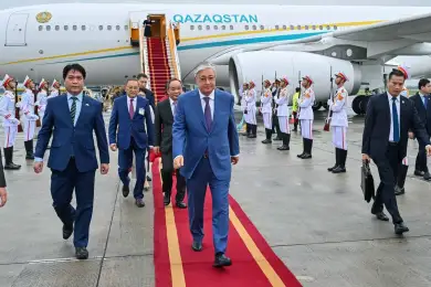 Президент Казахстана начинает визит во Вьетнам 