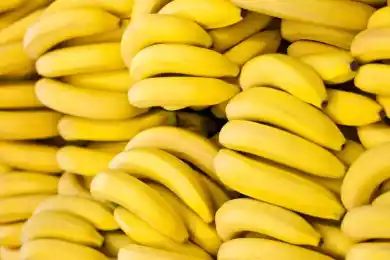 Бананы станут социально значимыми? В РК хотят регулировать цены на новые 23 продукта