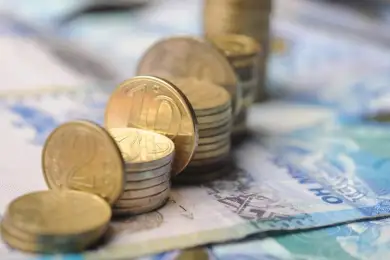 Обвал тенге: в Казахстане индексируют пенсии, пособия, АСП