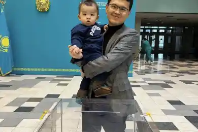 Мусин был с сыном, Досаев c супругой – как министры и акимы проголосовали на президентских ввыборах