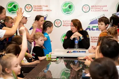 Ярослава Шведова встретилась с юными теннисистами в Алматы 