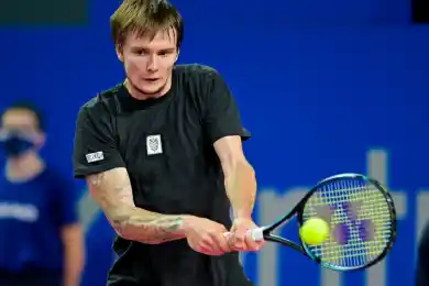 Бублик «наколотил» 20 эйсов и вышел во второй круг в Монпелье