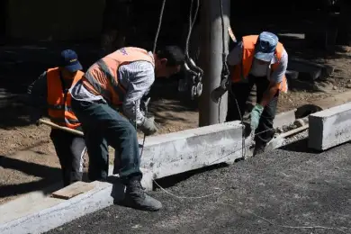 Досаев о замене бордюров в Алматы: «Мы построим дороги, которые будут эксплуатироваться 10 лет минимум» 