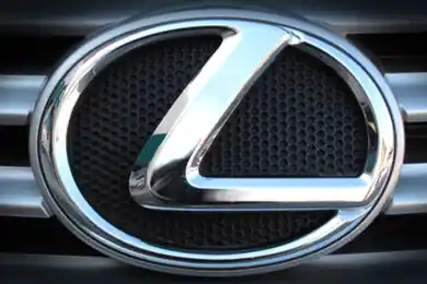 Переоформил Lexus на многодетную мать: это поможет не платить налог на транспорт?