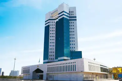 Правительству Казахстана разрешат принимать временные постановления, имеющие силу закона – Мусин 