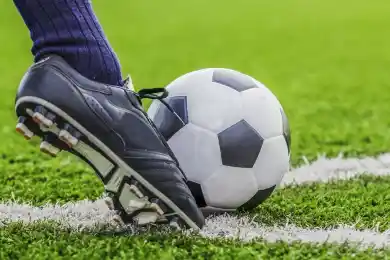 Избавиться от легионеров и "бесполезных клубов" предложил депутат Саиров