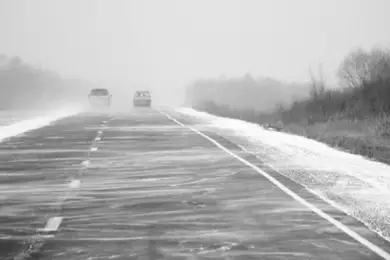 Автодорогу «Усть-Каменогорск-Семей» закрыли из-за метели 