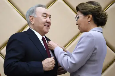 Нурсултана Назарбаева лишат статуса "Почетный сенатор" 