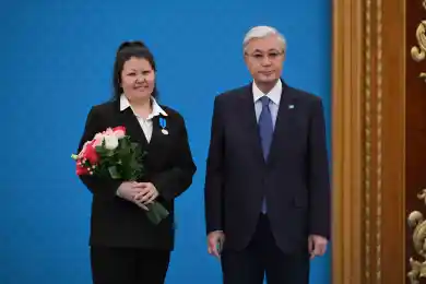 «Строительство двух АЭС усилит потенциал Казахстана»: Президент наградил лучших энергетиков