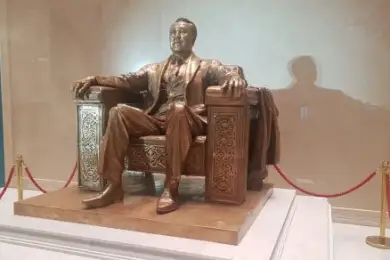 В Нацмузее Астаны убрали скульптуру Нурсултана Назарбаева 