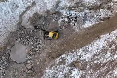 На месте падения автобуса в Павлодарской области дробят камни 