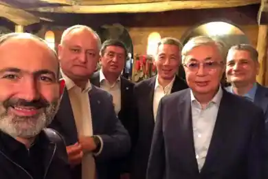 Никол Пашинян опубликовал селфи с Президентом Казахстана