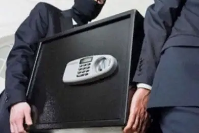 В Риддере двое мужчин вынесли сейф из дома с 8 млн тенге 