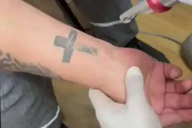 Заключенным в Аршалы выводят криминальные тату