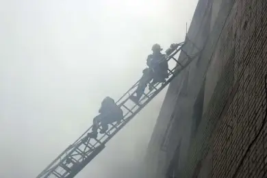 Драматичные фото с пожара в Петропавловске: горел 5 этажный дом 