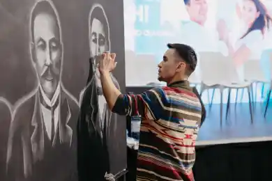 В «MEGA Silk Way» художник удивил рисунками исторических деятелей Казахстана