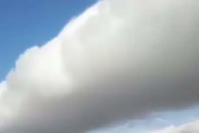 "Бывает редко": синоптики объяснили необычные облака в небе над Жайремом 