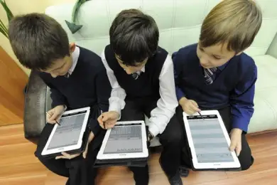 Заменят ли полностью планшеты учебники – ответ Минпросвещения Казахстана 