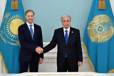 Президент Казахстана принял первого вице-премьера РФ Дениса Мантурова