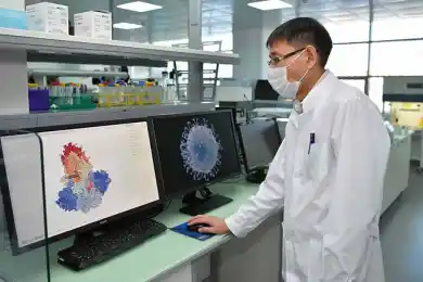 Повышенные оклады, мебель для жилья, супер-техника: какие условия создают разработчикам QazVac