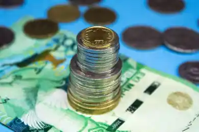 Доллар подешевел на утренних торгах