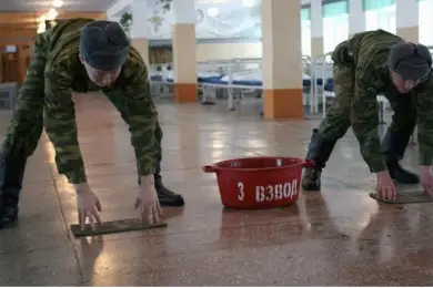 Министр обороны Казахстана ответил - почему солдаты моют полы в казармах 