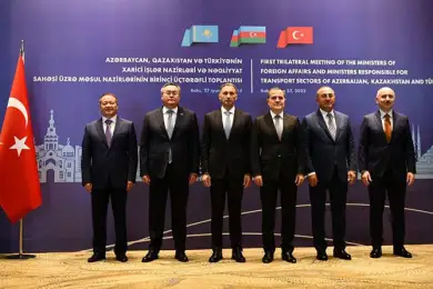 Тлеуберди и Ускенбаев встретились с министрами иностранных дел и транспорта Азербайджана и Турции 