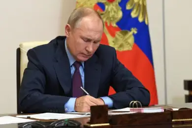 Путин попросил у Совета Федерации согласия на использование армии за пределами России 