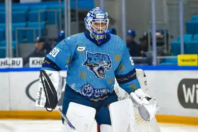 Барыс сыграл с Авангардом в праздничных джерси