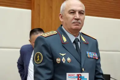 Министр обороны РК Жаксылыков обещает "лично отвести своего сына" на службу в армию 