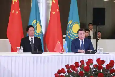 Премьер-Министр РК Аскар Мамин принял участие в презентации МФЦА главе китайского парламента Ли Чжаньшу