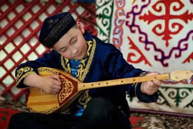Домбрее надо быть: в Казахстане отмечается Национальный день домбры 