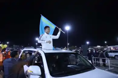 В Актау восторженно встретили чемпиона мира Бекзата Нурдаулетова