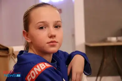Девочка-болельщица, всплакнувшая на видео КХЛ: «Удачи «Барысу»!» 