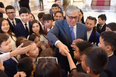 "Пусть все дети страны радуют родных и близких достижениями" - Президент Казахстана  
