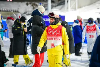 Казахстанец Колмаков идет третьим в квалификации на Олимпиаде-2022 