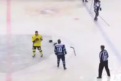 Жестокая драка ТунхузинvsРяшенцев в матча "Югра-Сарыарка"