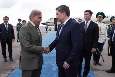 Премьер-Министр Пакистана прибыл в Астану