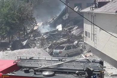 В Шымкенте произошел взрыв в здании возле роддома, погиб мужчина – фото, видео 